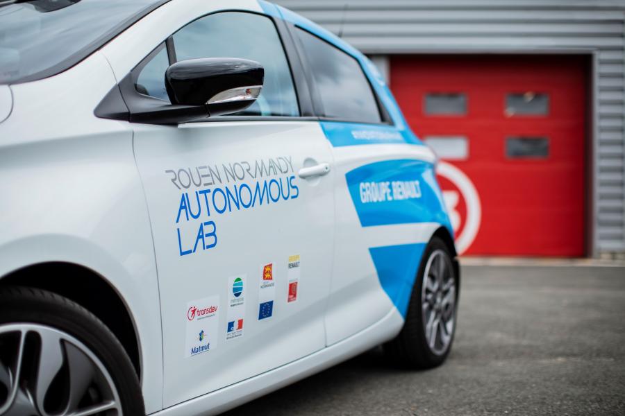 Детали экстерьера Renault Zoe Robot Taxi Experimentation Vehicle 2018 года  (фото 25 из 28)